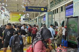 Pasar Senen Station records 108 percent passenger occupancy on D-3 Eid