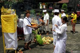 Upacara Tawur Agung Kesanga di Sidoarjo