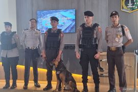 Satgas Preventif Polri kerahkan anjing pelacak di Terminal Pulo Gebang Jakarta Timur
