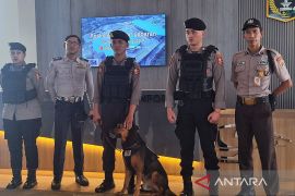 Satgas Preventif Polri kerahkan anjing pelacak di Terminal Pulo Gebang