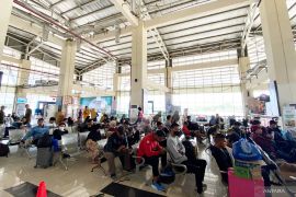 Sebanyak 5.407 penumpang berangkat dari Terminal Pulo Gebang pada H-4 Lebaran
