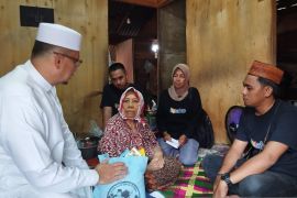 Iwako Jambi berbagi 50 paket bantuan kepada Dhuafa