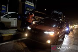 Arus mudik H-4 di gerbang Tol Cileunyi