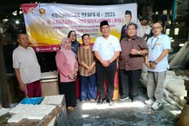 Kawal harga kedelai, Anggota Komisi VII tinjau industri tahu di Sidoarjo