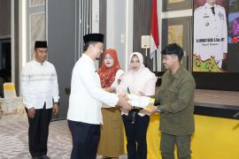 Anggota Komisi V DPR berangkatkan ratusan pemudik Jakarta-Kampar