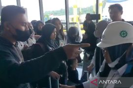 Dua pemudik jatuh di Pelabuhan Merak