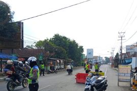 Polres Garut terus berlakukan satu arah di jalur rawan macet