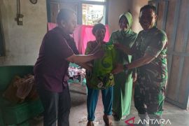 Kodim 0432 Bangka Selatan berikan santunan dan bingkisan lebaran kepada lansia dan anak yatim