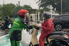 Mitra Grab ngabuburit dengan bagikan ratusan takjil di Yogyakarta