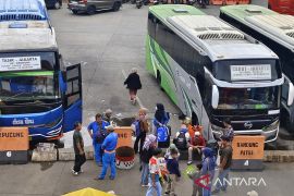 H+2 Lebaran, jumlah pemudik masih tinggi di Terminal Kampung Rambutan