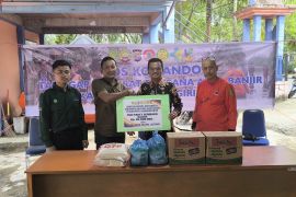 PT SRL Salurkan Ratusan Sembako Bantuan Banjir