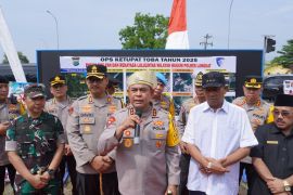 Kapolda didampingi bupati periksa Operasi Ketupat Toba 2025 di Langkat
