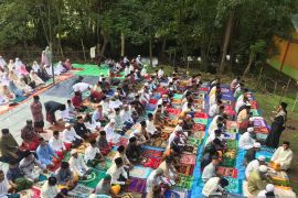 Ratusan Jamaah Naqsabandiyah di Kota Bima gelar salat Idul Fitri 1446 hijriah