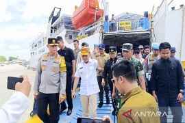 Gubernur tinjau bandara hingga pelabuhan Sampit, kawal kelancaran arus mudik