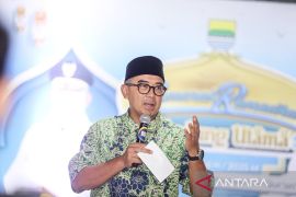 Malam takbiran, PKL di Bandung berjualan sampai pukul 22.00 WIB