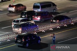 Buka tutup pintu masuk Contraflow arah Cikampek Tol Japek diterapkan