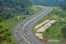 Arus mudik H-3 di Jalan Tol Cisumdawu