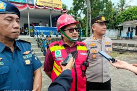 Penumpang di Pelabuhan Pangkalbalam turun selama mudik Idul Fitri