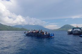 KSOP Ternate  ingatkan pemudik jangan duduk di dek kapal