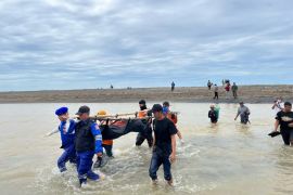 Nelayan asal Karawang korban perahu terbalik ditemukan tewas di perairan Garut