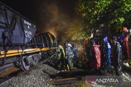 Uji coba perlintasan bantalan rel kereta api pascalongsor