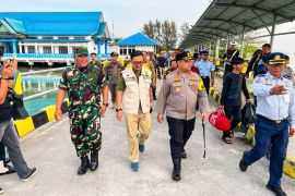Kapolres Natuna pantau arus mudik di Pelabuhan Ranai pastikan keamanan