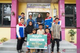 KPB bagikan ribuan paket lebaran untuk warga