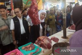 Gubernur Khofifah pantau pasokan bahan pokok di Madiun
