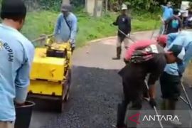 Dinas PUTR Cianjur memastikan jalan kabupaten laik dilalui pemudik