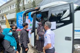 Pemkot Cimahi berangkatkan 585 warga mudik gratis tujuan Jateng
