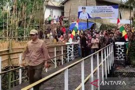 Usai perbaikan,  Jembatan Cibogo Cianjur dapat dilalui kendaraan untuk mudik