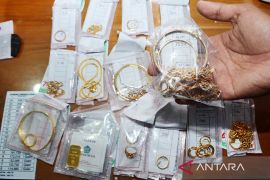 Harga emas di Pegadaian naik sampai Rp7.000 per gram pada Selasa