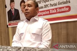 Gerindra bersama warga berbagi takjil puasa Ramadhan ke umat Muslim Biak