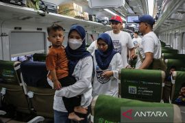 ANTARA berangkatkan 140 pembaca setia untuk mudik gratis