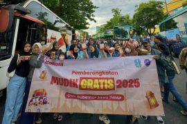 Kokola Group bagikan 10 ribu biskuit untuk pemudik