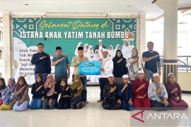 Pelindo Batulicin distributes Ramadan packages to community, orphans