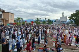 Umat Islam Mimika gelar Shalat Idul Fitri di Graha Eme Neme