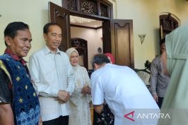 Jokowi ikuti Shalat Id di Graha Saba Buana