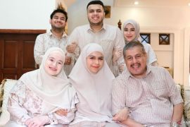Tiga selebritas dan pemengaruh rayakan lebaran bersama keluarga
