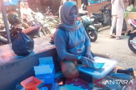 Gelamai jadi menu hidangan keluarga tradisi Lebaran di Merangin