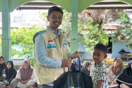 YBM PLN UIP Nusra salurkan bantuan kepada mustahik di sekitar wilayah kerja