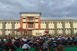 Ratusan warga binaan Lapas Kerobokan shalat Idul Fitri