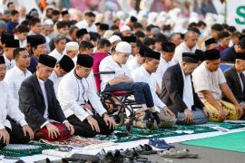 Gubernur  Jateng ajak putranya Shalat Id bareng