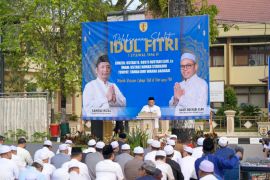 Bupati-Wakil Bupati HST salat Idul Fitri di Taman Dwi Warna Barabai