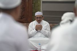 Wabup Banjar bersama ribuan jamaah shalat Ied di Masjid Agung Al Karomah