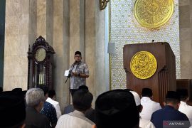 Wali Kota Bandung bersama ribuan warga Salat Idul Fitri di Masjid Al Ukhuwah
