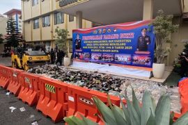 Polresta Bogor Kota musnahkan 15 ribu botol miras dan 7 kg sabu