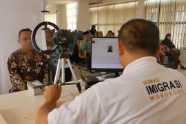 Dekatkan layanan, warga Temanggung buat paspor di mal pelayanan publik