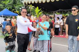 DLHK NTT gelar pemeran hasil hutan dan bagi ratusan bibit pohon gratis