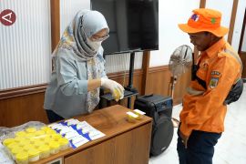 KAI Daop 8 pastikan petugas angkutan Lebaran bebas narkoba